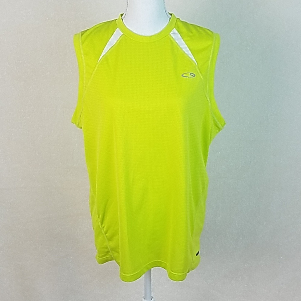 Workout/running shirt with reflective strip/logo